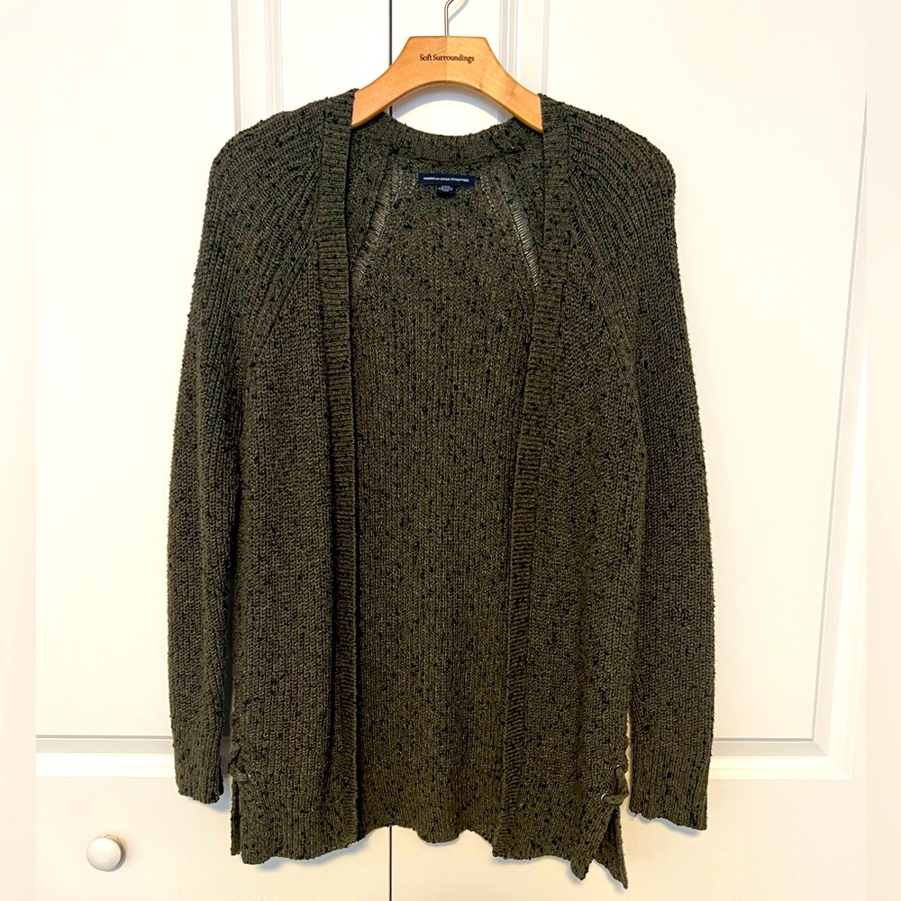 American Eagle
Green knit cardigan